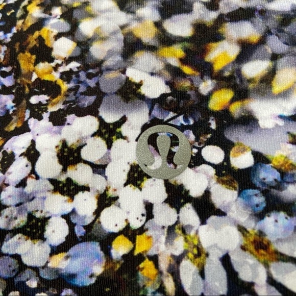 Lululemon Wunder Under Crop HighRise Luxtreme
Floral Metropolis Multi Starlight - Picture 11 of 12
